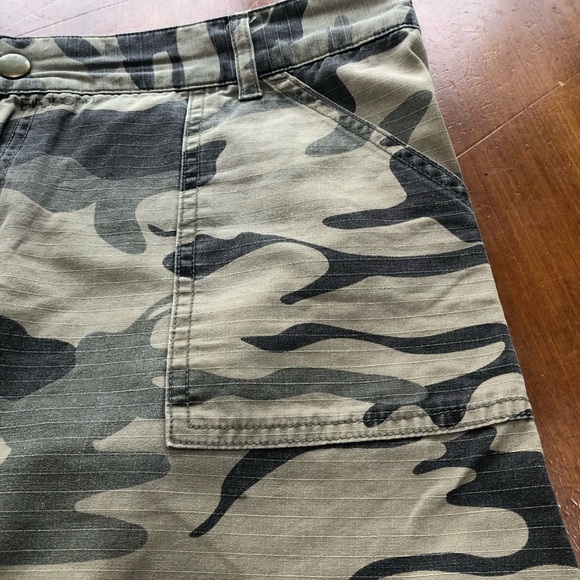 Billabong Green and Brown Camouflage Skorts - Picture 2 of 11